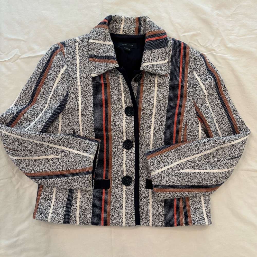 Ann Taylor size 6 cropped button-front jacket. Navy, white, tan with black trim